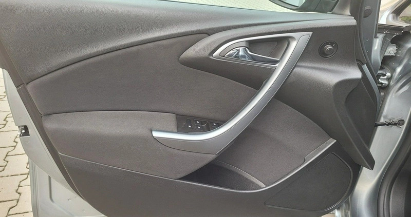 Opel Astra cena 26990 przebieg: 260000, rok produkcji 2014 z Brzesko małe 742